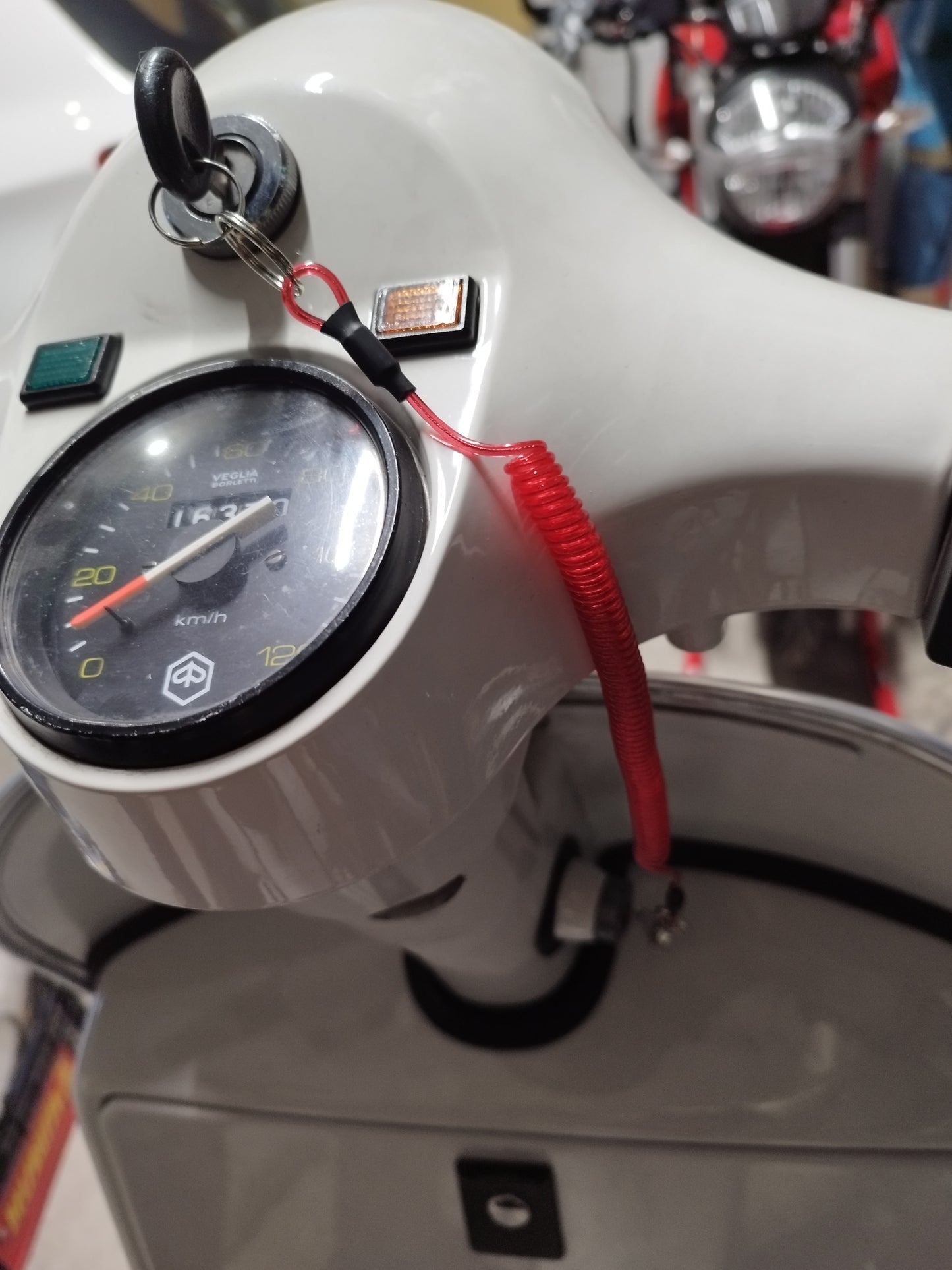 VINTAGE SPIRAL SPRING KEYRING FOR VESPA
